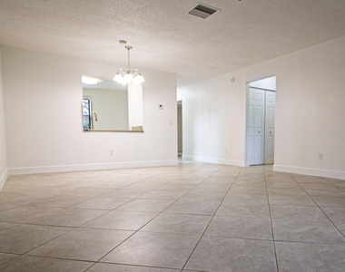 1303 Lakeview Drive E - Photo Thumbnail 7