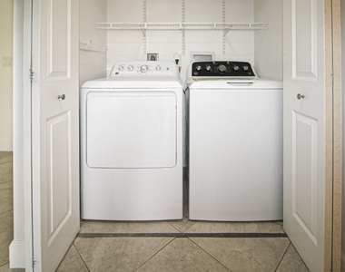 1303 Lakeview Drive E - Photo Thumbnail 19