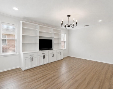 605 N Florence Street - Photo Thumbnail 4