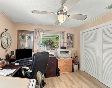 111 Nw 25th Court - Photo Thumbnail 9