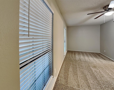 2602 Lake Valley Drive - Photo Thumbnail 7