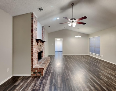 2602 Lake Valley Drive - Photo Thumbnail 4