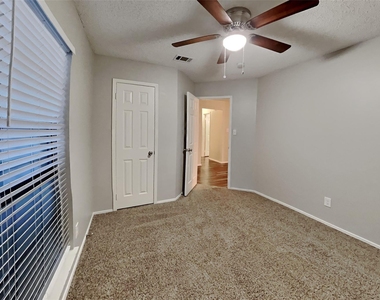 2602 Lake Valley Drive - Photo Thumbnail 10
