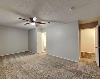 2602 Lake Valley Drive - Photo Thumbnail 6
