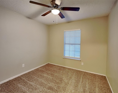 2602 Lake Valley Drive - Photo Thumbnail 15