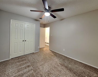 2602 Lake Valley Drive - Photo Thumbnail 11
