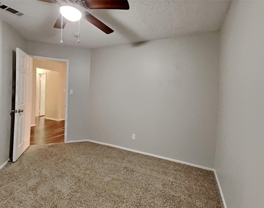 2602 Lake Valley Drive - Photo Thumbnail 9