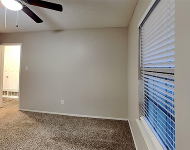 2602 Lake Valley Drive - Photo Thumbnail 12