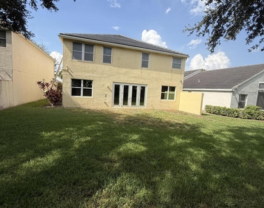 307 Berenger Walk - Photo Thumbnail 3