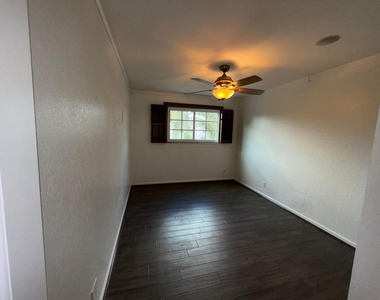 307 Berenger Walk - Photo Thumbnail 25