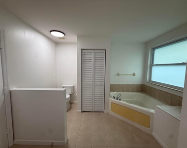 307 Berenger Walk - Photo Thumbnail 42