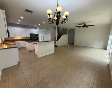 307 Berenger Walk - Photo Thumbnail 10