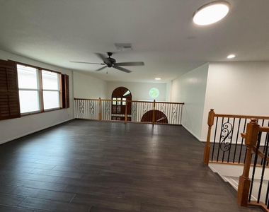 307 Berenger Walk - Photo Thumbnail 32