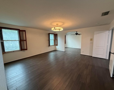 307 Berenger Walk - Photo Thumbnail 37
