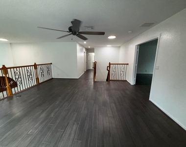 307 Berenger Walk - Photo Thumbnail 31