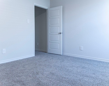 1305 Silent Peak Drive - Photo Thumbnail 9