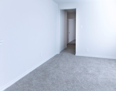 1305 Silent Peak Drive - Photo Thumbnail 12
