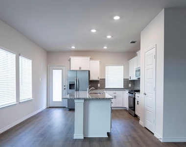 1305 Silent Peak Drive - Photo Thumbnail 5