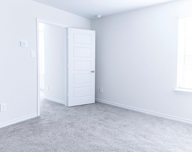 1305 Silent Peak Drive - Photo Thumbnail 14