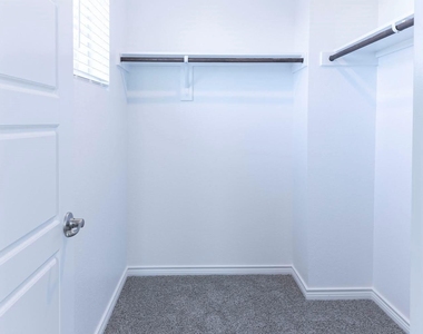 1305 Silent Peak Drive - Photo Thumbnail 15