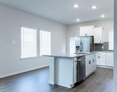 1305 Silent Peak Drive - Photo Thumbnail 8