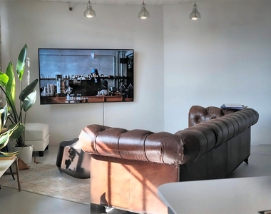 1122 Jackson Street - Photo Thumbnail 6