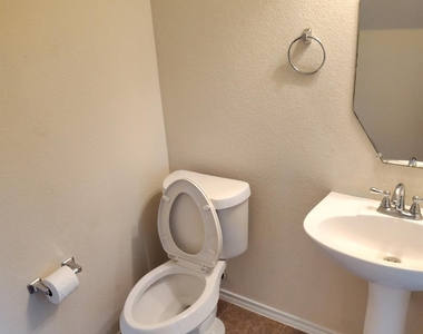 616 Fleming Street - Photo Thumbnail 2