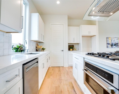 1612 Bennett Avenue - Photo Thumbnail 6