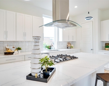 1612 Bennett Avenue - Photo Thumbnail 7
