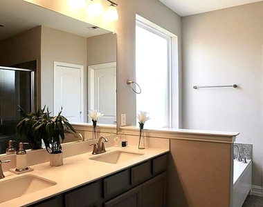 2237 Candler Club Way - Photo Thumbnail 5