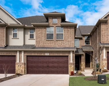2709 Splendor Drive - Photo Thumbnail 1
