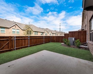 2709 Splendor Drive - Photo Thumbnail 24