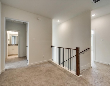 2709 Splendor Drive - Photo Thumbnail 12