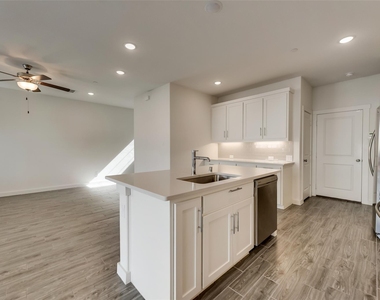2709 Splendor Drive - Photo Thumbnail 9