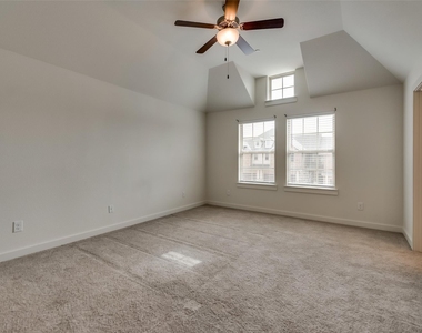 2709 Splendor Drive - Photo Thumbnail 13