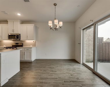 2709 Splendor Drive - Photo Thumbnail 6