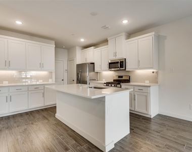 2709 Splendor Drive - Photo Thumbnail 10
