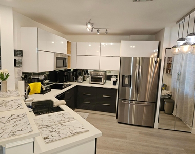 1460 Sw 47th Avenue - Photo Thumbnail 2