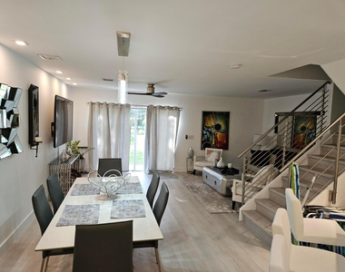 1460 Sw 47th Avenue - Photo Thumbnail 4