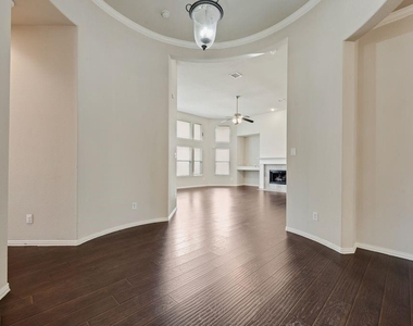 5544 Hidden Creek Lane - Photo Thumbnail 4