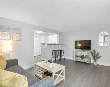 551 Sw 13th Avenue - Photo Thumbnail 1