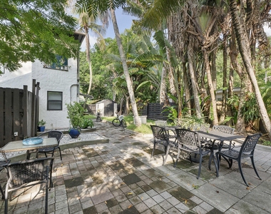 551 Sw 13th Avenue - Photo Thumbnail 12