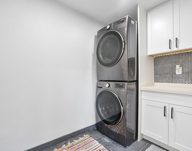 551 Sw 13th Avenue - Photo Thumbnail 9