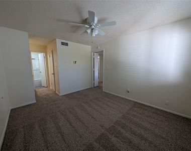 7431 Holly Hill Drive - Photo Thumbnail 9