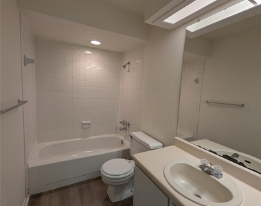7431 Holly Hill Drive - Photo Thumbnail 15