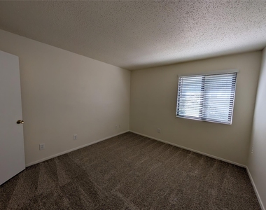 7431 Holly Hill Drive - Photo Thumbnail 13