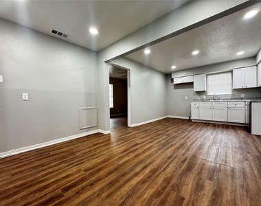 6338 Belgrade Avenue - Photo Thumbnail 7