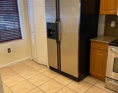 2766 Sw 82nd Avenue - Photo Thumbnail 2