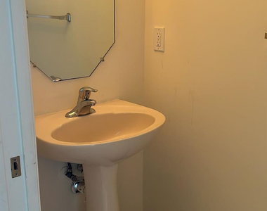 2766 Sw 82nd Avenue - Photo Thumbnail 9