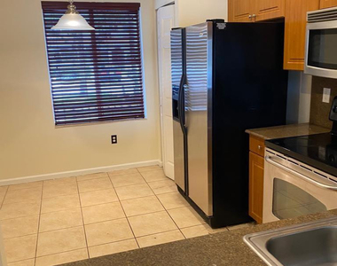 2766 Sw 82nd Avenue - Photo Thumbnail 4